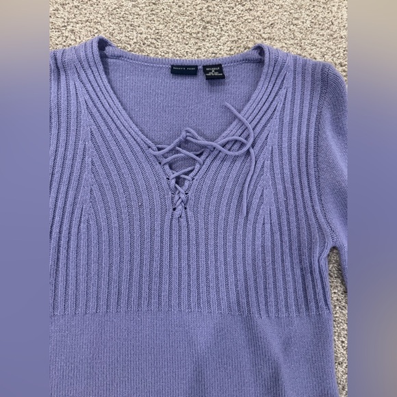 SOLD Bailey’s Point Purple Lace Up Top with balloon sleeves Size: M - Picture 3 of 4